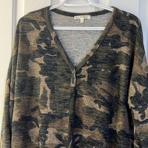 Andree by unit Camo Tie Front Top
